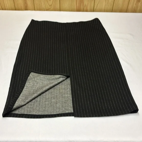 H&M Black Pencil Skirt Knee-Length Work. Size M - Picture 6 of 7